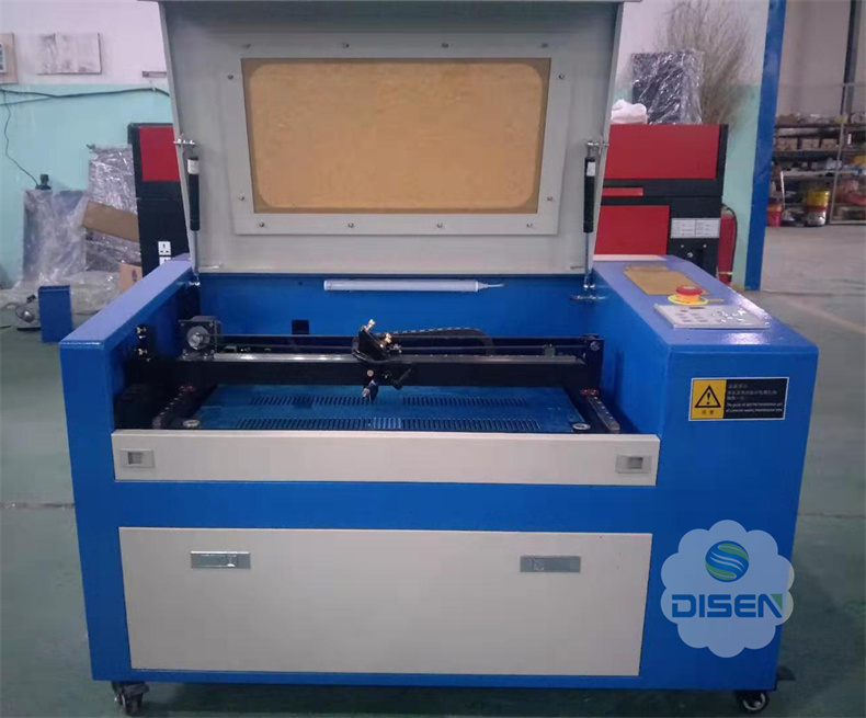 Machine de découpe et de gravure laser Co2 haute efficacité DS-HQ5030A Machine de découpe laser Co2 5030 pour non métallique
